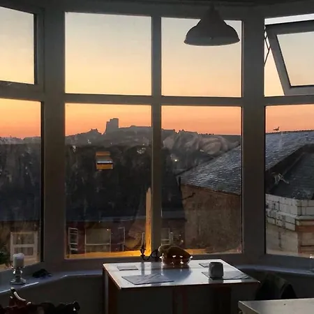 Castle View Apartment- 3rd Floor * Scarborough