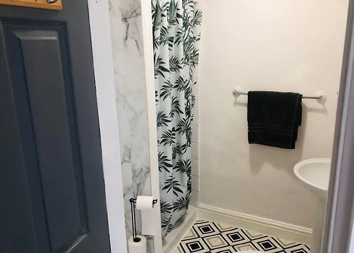 Castle View Apartment- 3rd Floor