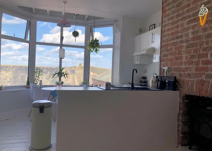 Castle View Apartment- 3rd Floor *