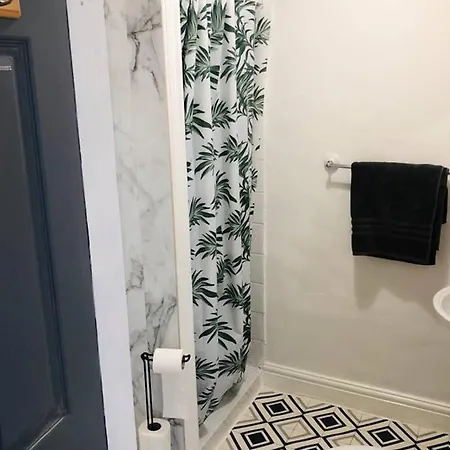 Castle View Apartment- 3rd Floor