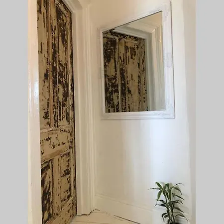 Castle View Apartment- 3rd Floor *