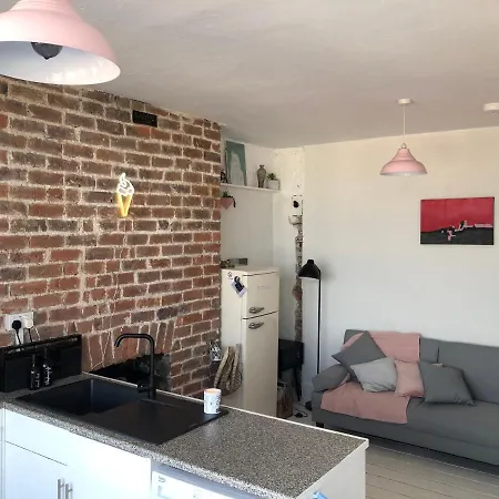 Castle View Apartment- 3rd Floor Scarborough